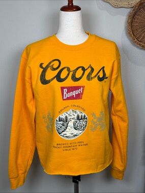 Women’s Coors Banquet Rodeo Colorado Yellow Red Crewneck Sweatshirt Size Small